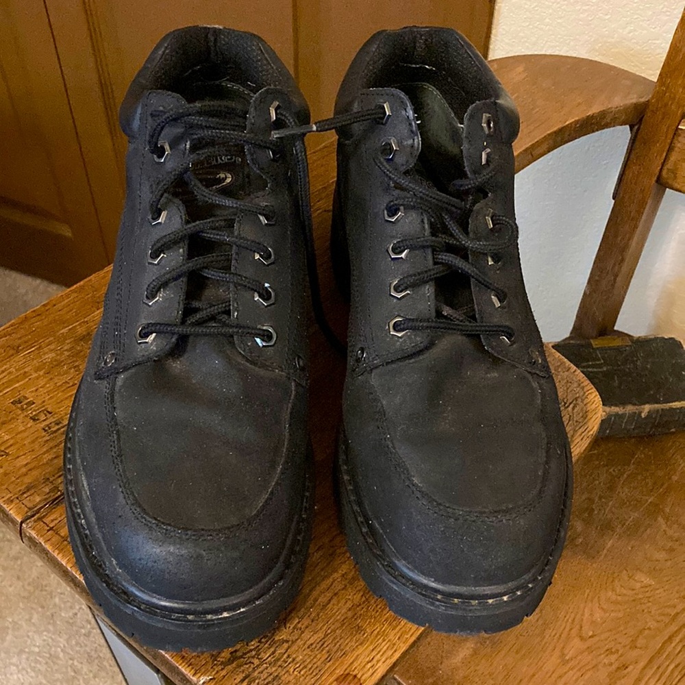 Skechers Casual Men’s Leather Upper Shoes Mens Size 12 Like New!